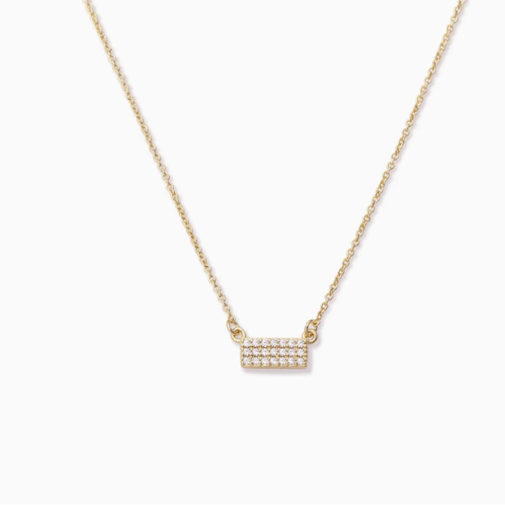 Uncommon James necklace good condition.